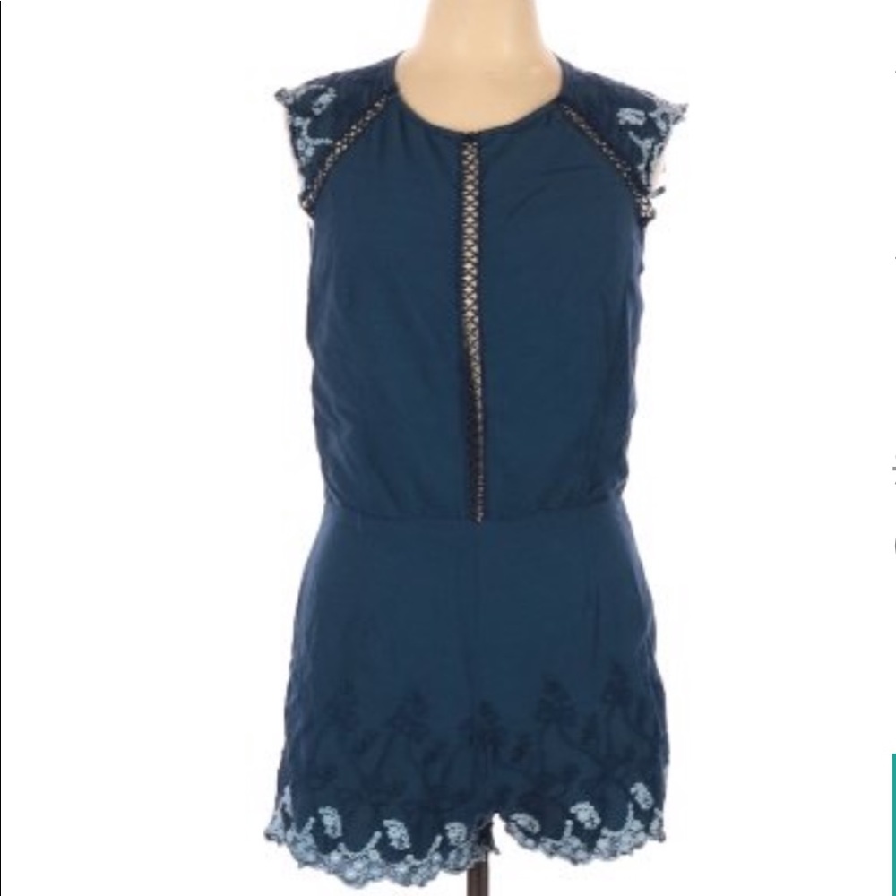 romeo + juliet couture open back eyelet romper